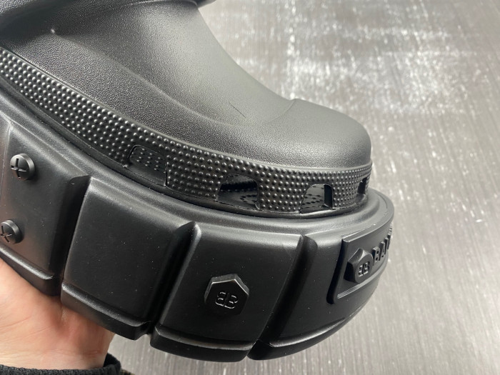 BLEN DESIGNER SLIPPERS