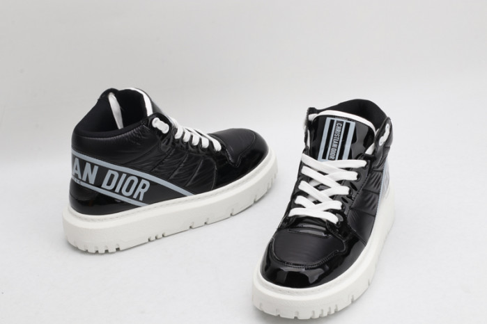 D designer sneaker