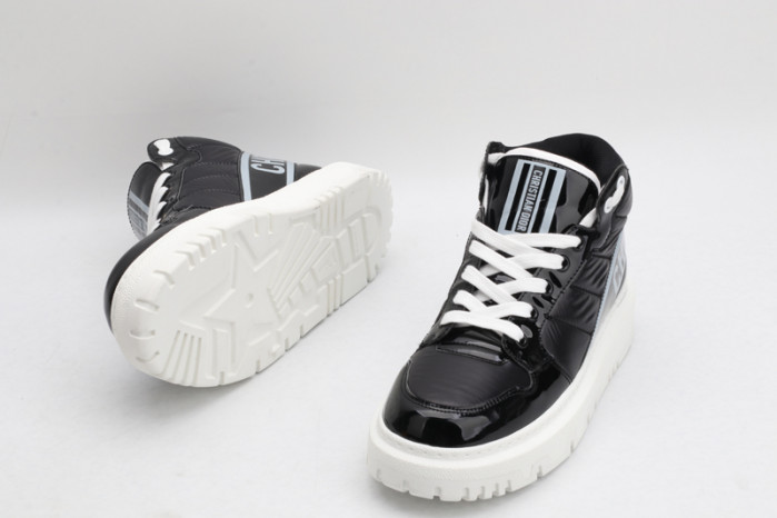 D designer sneaker