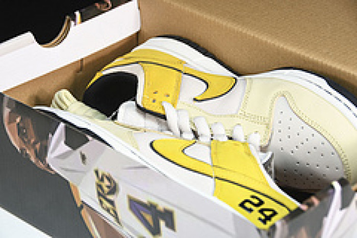 Nike SB Dunk Low Kobe Gold Yellow Black White LF2428-004
