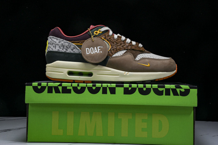 Division Street x Nike Air Max 1 "Oregon Ducks” HQ2639-100