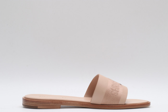 DO DESIGNER SLIPPERS