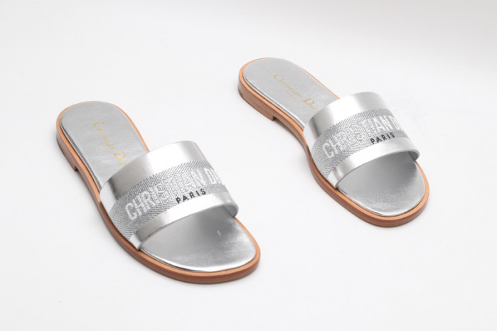 DO DESIGNER SLIPPERS