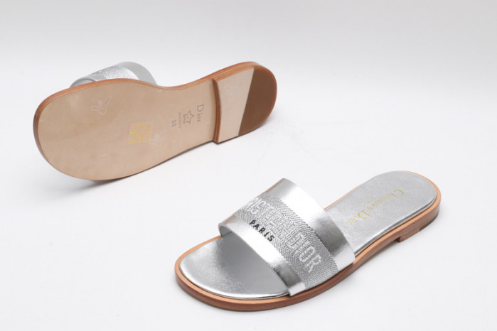 DO DESIGNER SLIPPERS