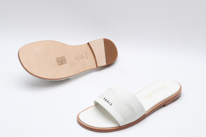 DO DESIGNER SLIPPERS