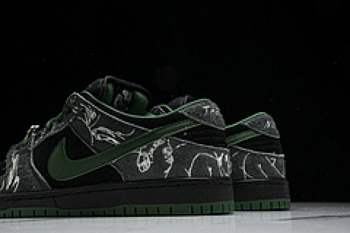 Skateboards x Nike SB Dunk Low HF7743-001