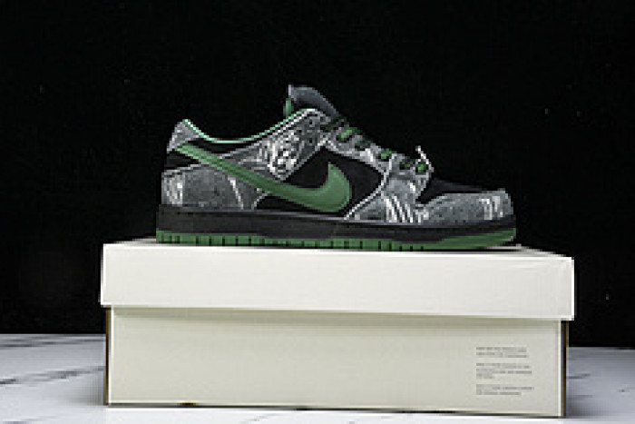 Skateboards x Nike SB Dunk Low HF7743-001