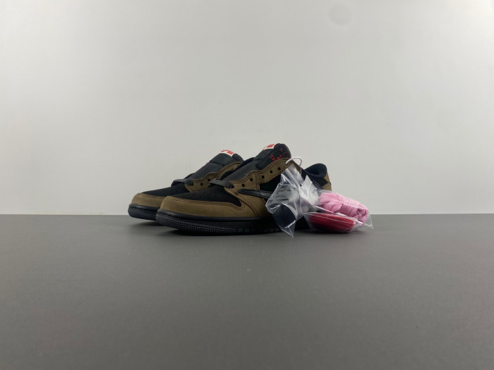 Travis Sco tt x Air Jordan 1 Low OG DM7866-202