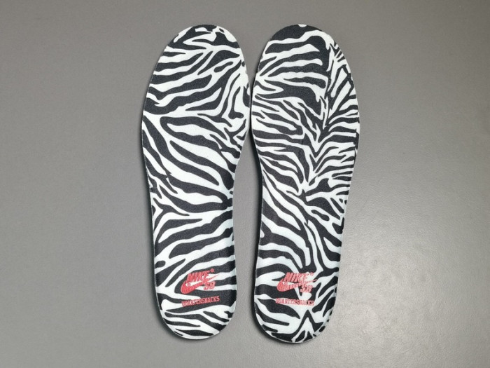 Quartersnacks x Nike SB Dunk Low Zebra DM3510-001