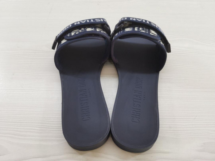 DO DESIGNER SLIPPERS