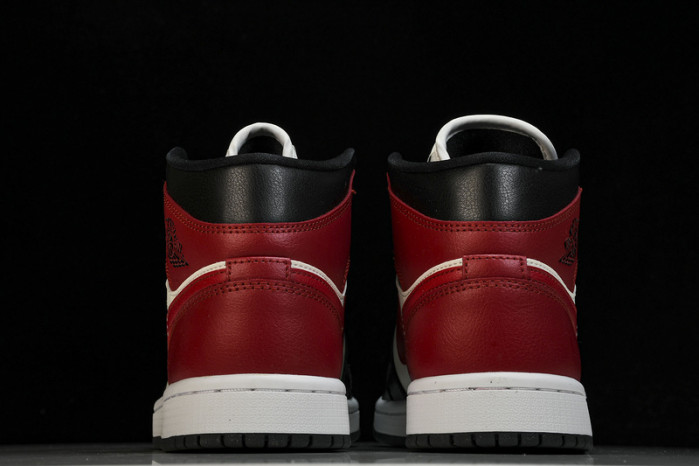 WMNS Air Jordan 1 Mid“Black Toe” BQ6472-160