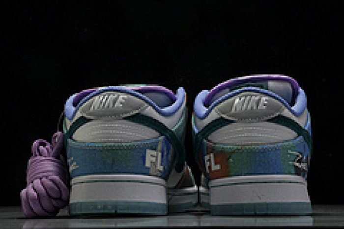 Futura Laboratories x Nike SB Dunk Low HF6061-400