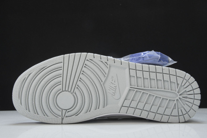 Air Jordan 1 High OG “Hyper Royal” 555088-402