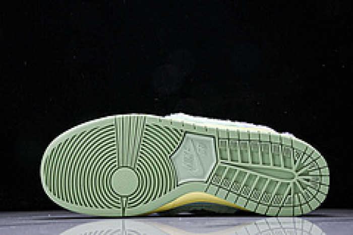 Verdy x Nike SB Dunk Low “Visty” FN6040-400