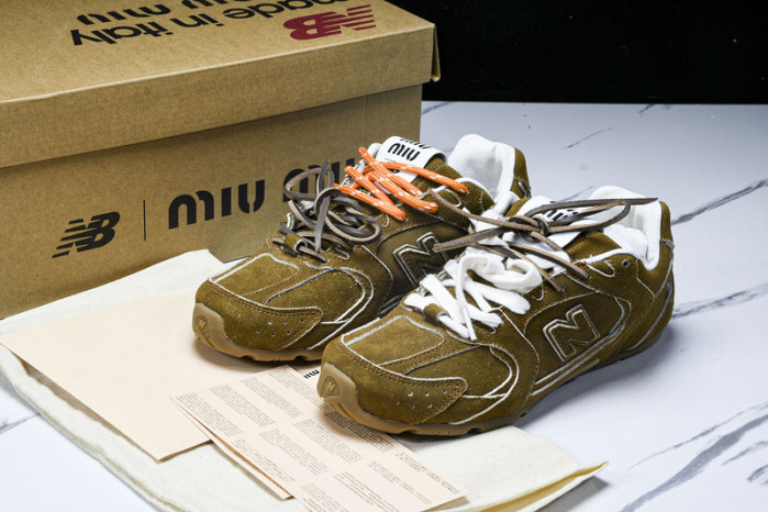 New Balance Miu