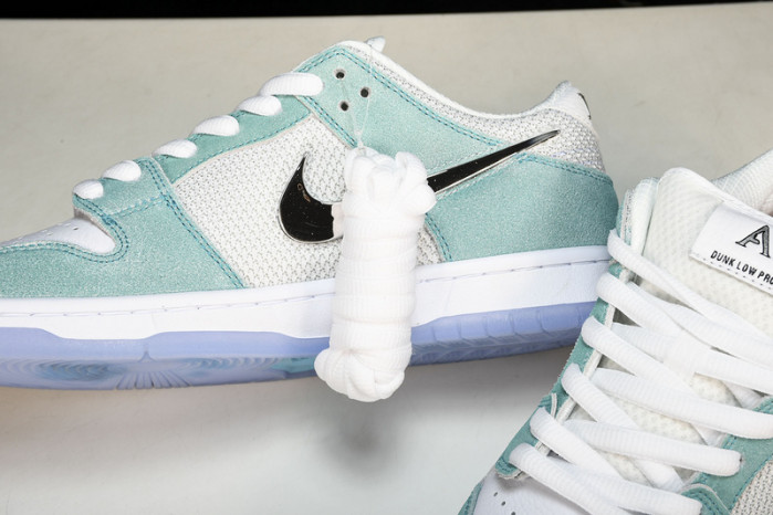 APRIL SKKATEBOARDS x NK SB Dunk Low FD2562-400