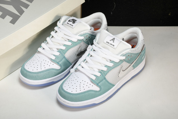 APRIL SKKATEBOARDS x NK SB Dunk Low FD2562-400