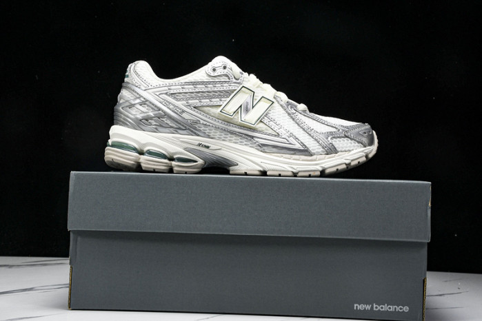 New Balance M1906REE