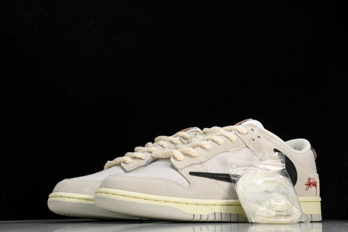 Stussy x Nk SB Dunk Low "Certified Fresh" DD9776-068