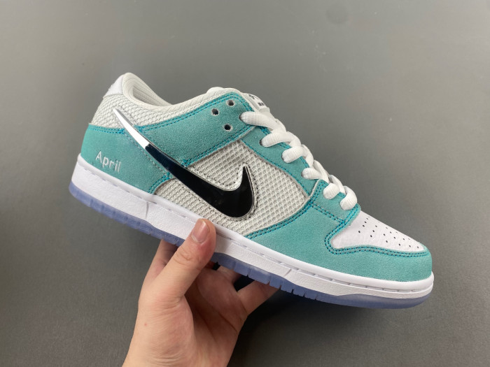 Dunk SDCAI*NIKE SB Low FD2562-400
