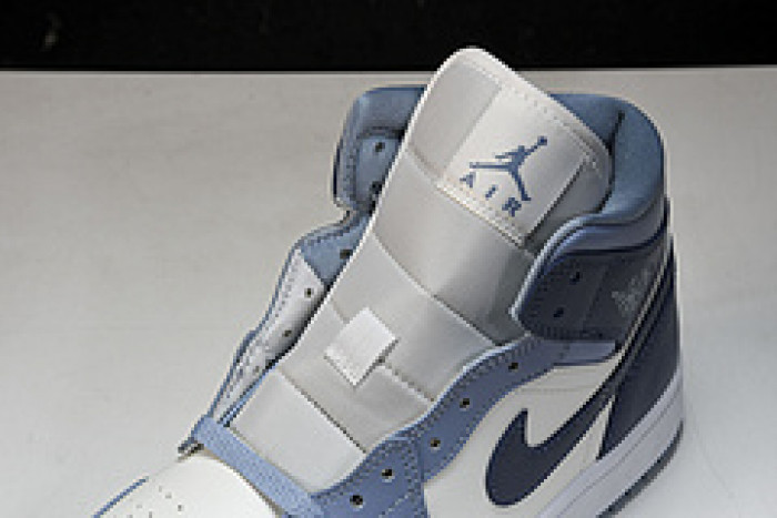 WMNS AIR JORDAN 1 MID BQ6472-140