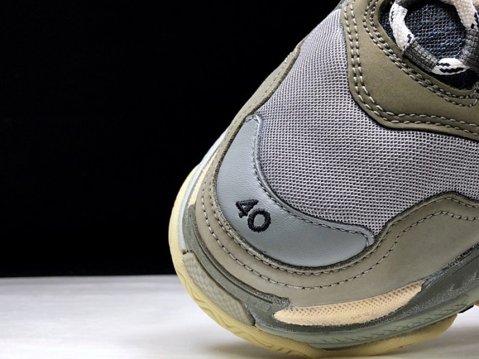 BLEN Triple S Grey 483513-W06E1-1259