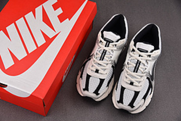 NK Air Zoom Vomero 5 Photon Dust Black HQ1182-001