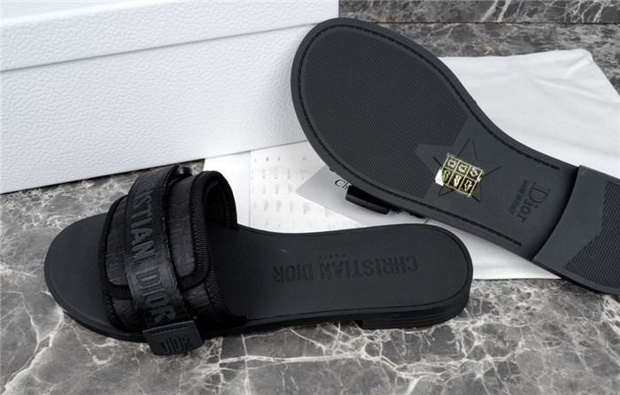 DO DESIGNER SLIPPERS