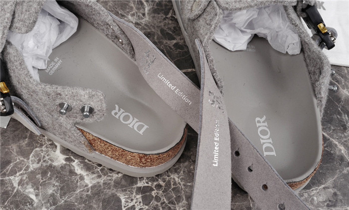 DO DESIGNER SLIPPERS