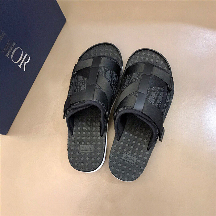 DO DESIGNER SLIPPERS