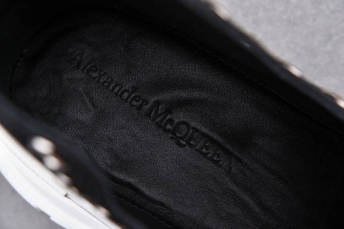 Alexander McQueen Boost black