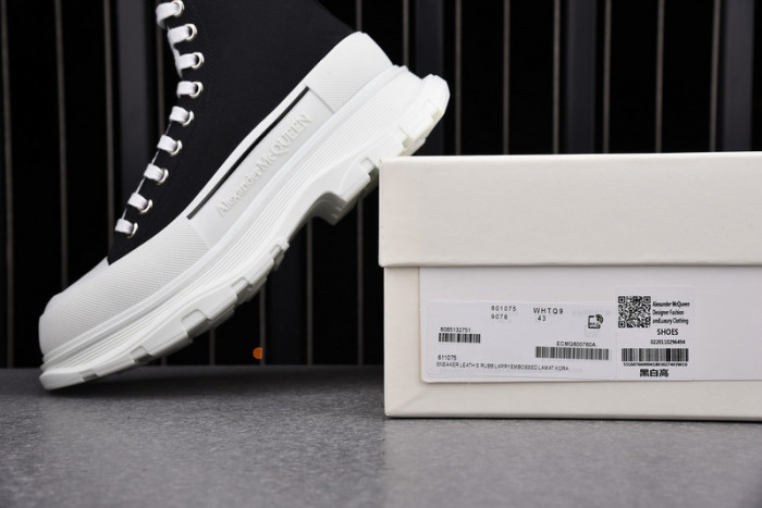 Alexander McQueen Boost black