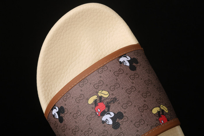 G DESIGNER SLIPPERS