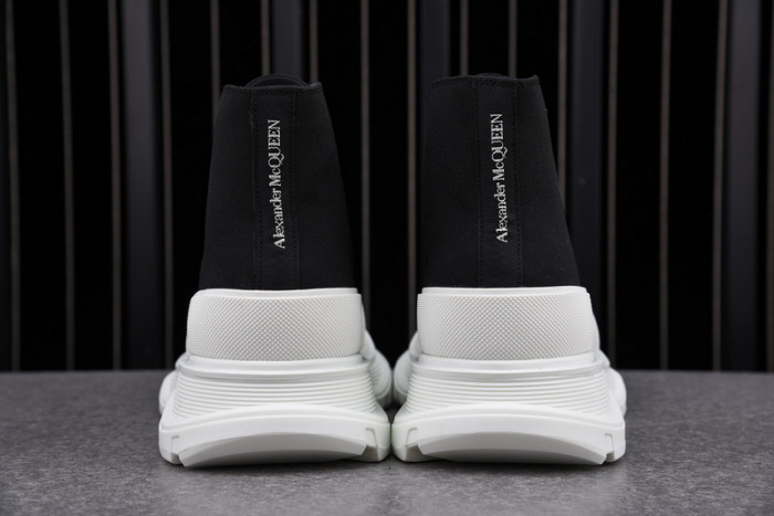 Alexander McQueen Boost black