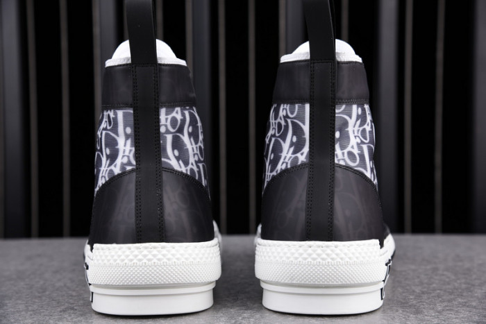 D balck/white hip-top