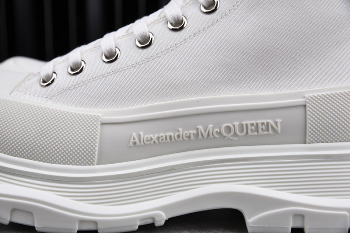 Alexander McQueen Boost white