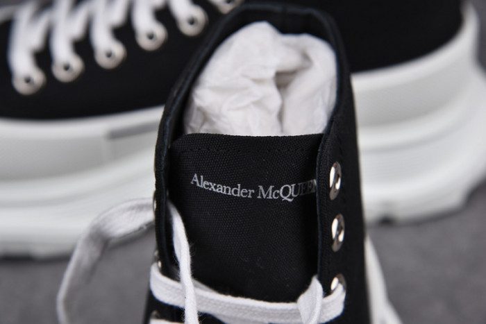 Alexander McQueen Boost black