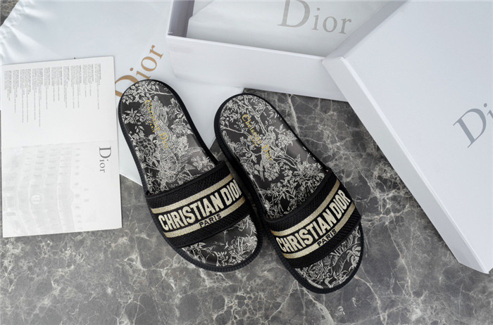 DO DESIGNER SLIPPERS