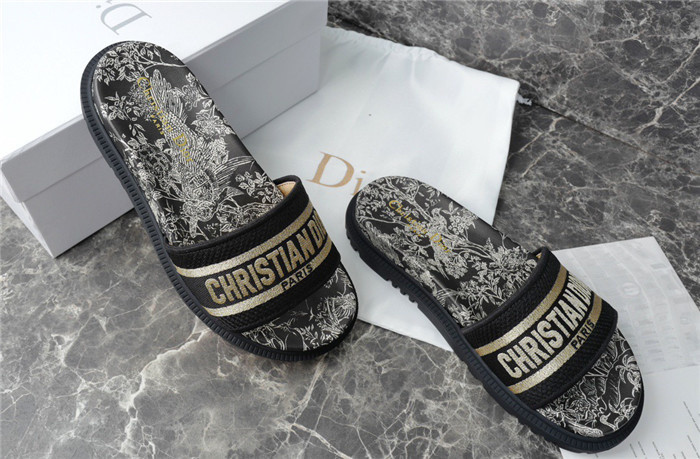 DO DESIGNER SLIPPERS