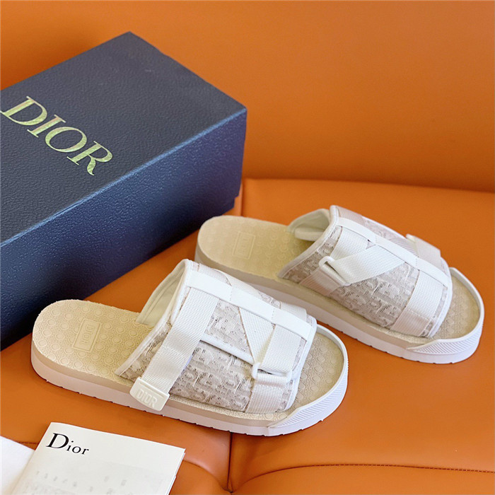 DO DESIGNER SLIPPERS