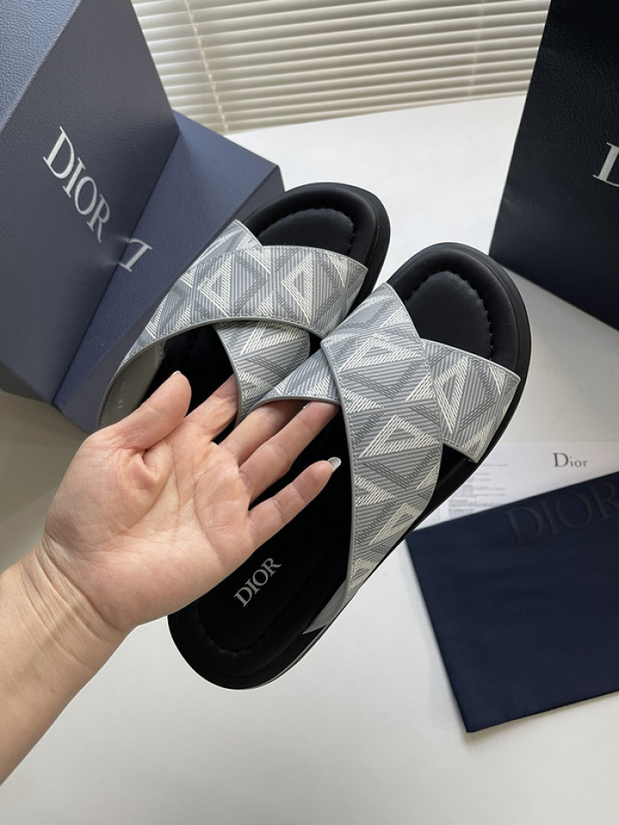 DO DESIGNER SLIPPERS