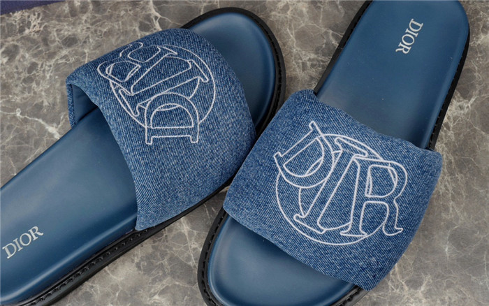 DO DESIGNER SLIPPERS