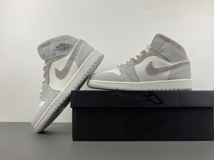 Wmns Jordan 1 Mid FQ7720-002