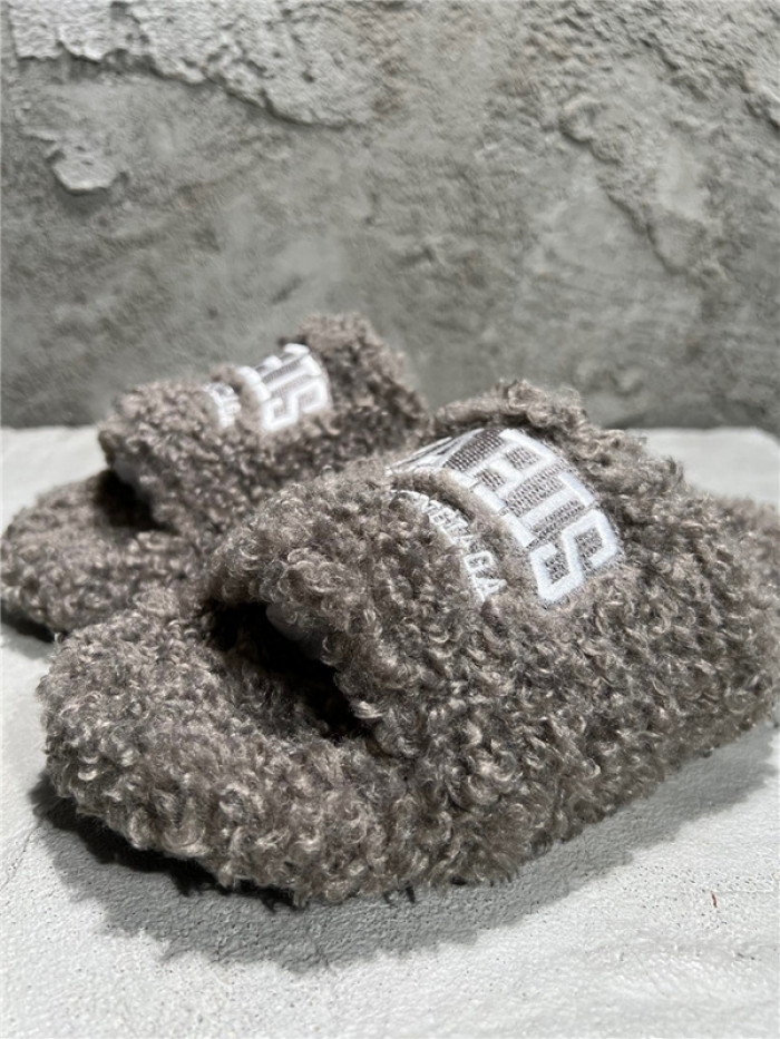 BLEN DESIGNER SLIPPERS