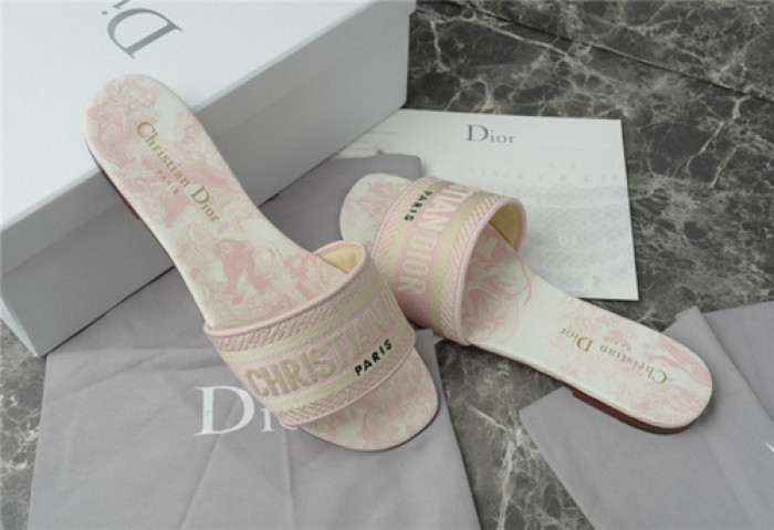 DO DESIGNER SLIPPERS