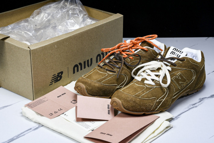 New Balance Mi­u