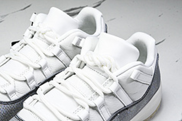 Air Jordan 11 Low HQ7000-001