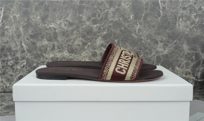 DO DESIGNER SLIPPERS