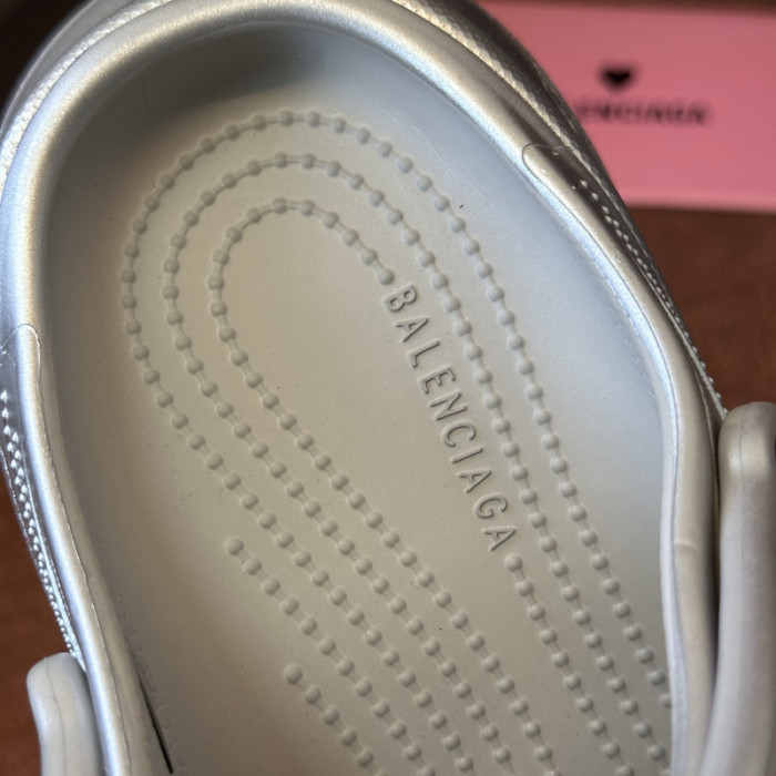 BLEN DESIGNER SLIPPERS