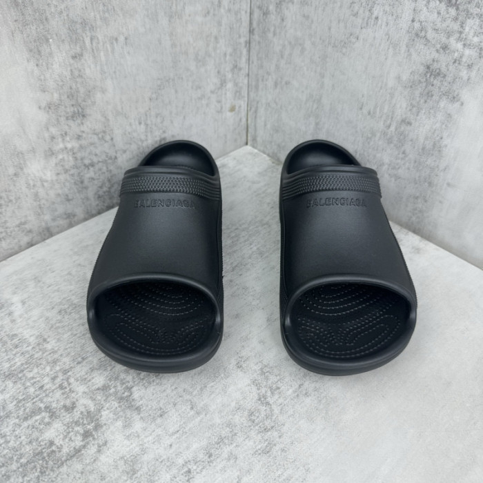 BLEN DESIGNER SLIPPERS